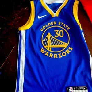 Selling as a set beanie has a little mor wear and tear but Jersey look new